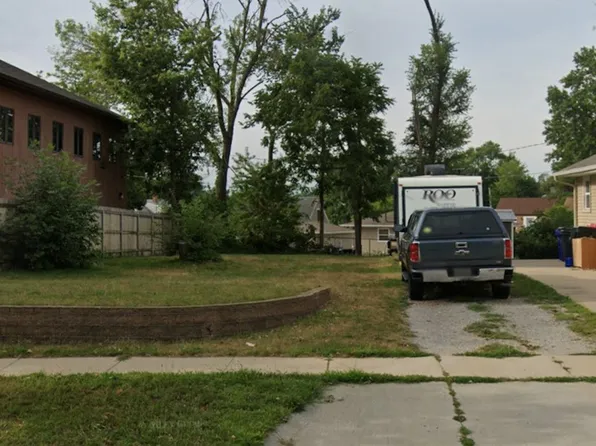 143 40th St NE, Cedar Rapids, IA 52402