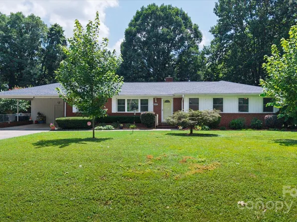 6003 Woodbridge Rd, Charlotte, NC 28227