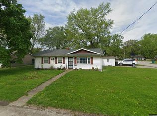 1413 S 3rd St, Mattoon, IL 61938