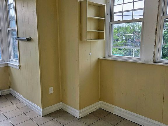 4th image of 540 W Allen St #7