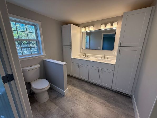 33 Oak Ridge Ln