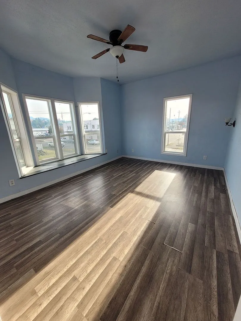 435 Ash St. — Photo 4