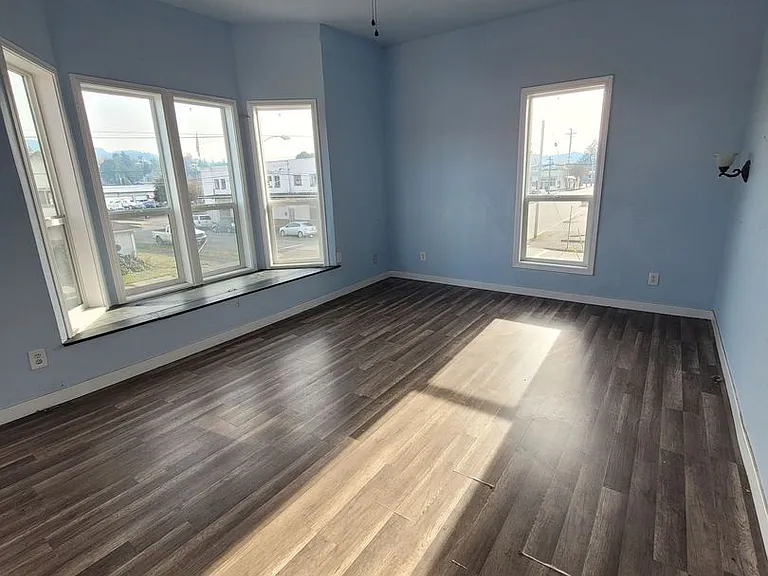 435 Ash St — Photo 10