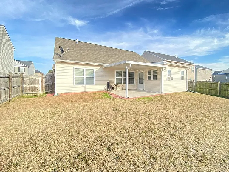 847 Dovefield Ln — Photo 11