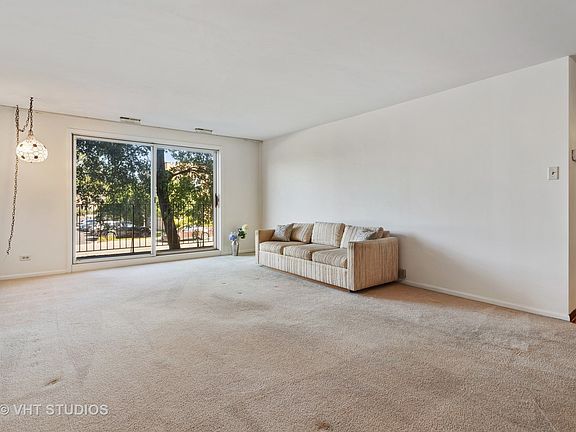2nd image of 5935 Lincoln Ave Unit 202
