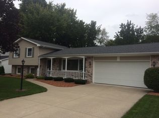 330 N Frost Dr, Saginaw, MI