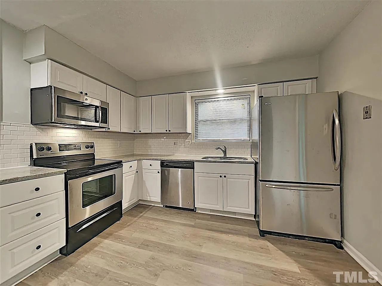 2 bed, 861 sqft, $1,500 — Photo 3