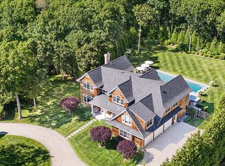 9 Lemuria Ln, East Quogue, NY 11942