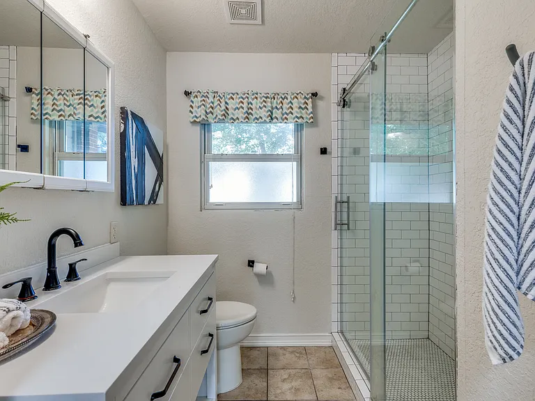 4517 Donnelly Ave — Photo 17