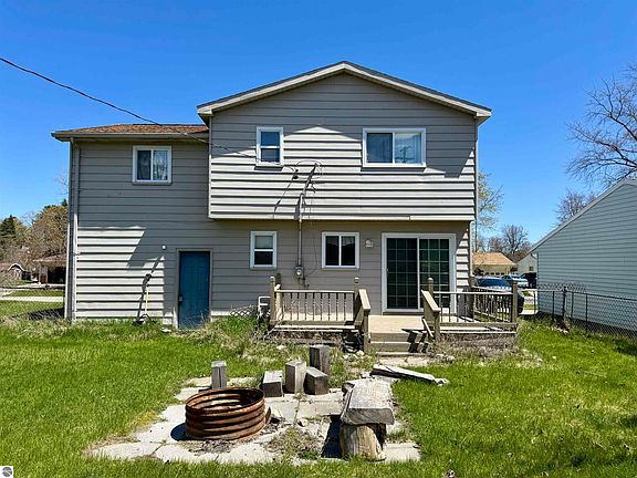 2nd image of 411 Ottawa Dr