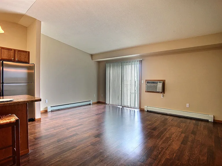 Fargo, ND Wolf Creek Apartments | Living
