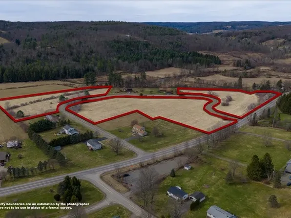 19 Brookside Ln, Chenango Forks, NY 13746