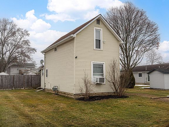 3rd image of 405 Maplewood Ave
