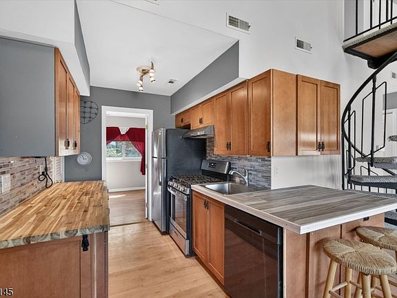 5th image of 23 Wimbledon Dr BLDG 23 #10