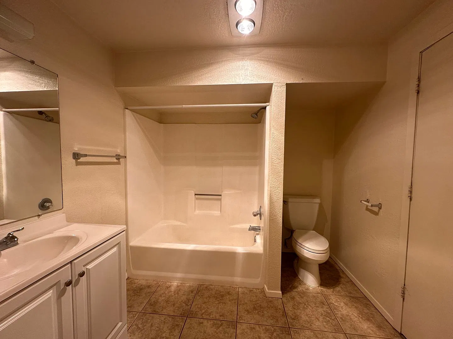 Candelaria Road NW-1208 Bldg B — Photo 4