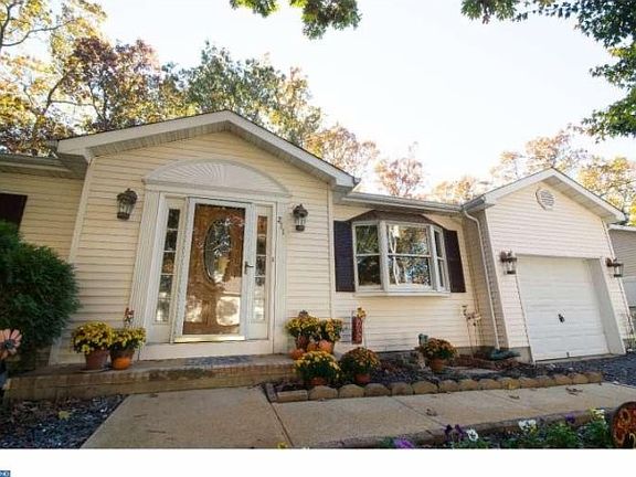 2nd image of 211 Salvia St
