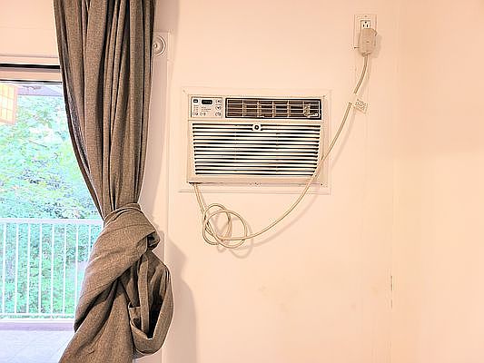 4th image of 643 6th Ave #2