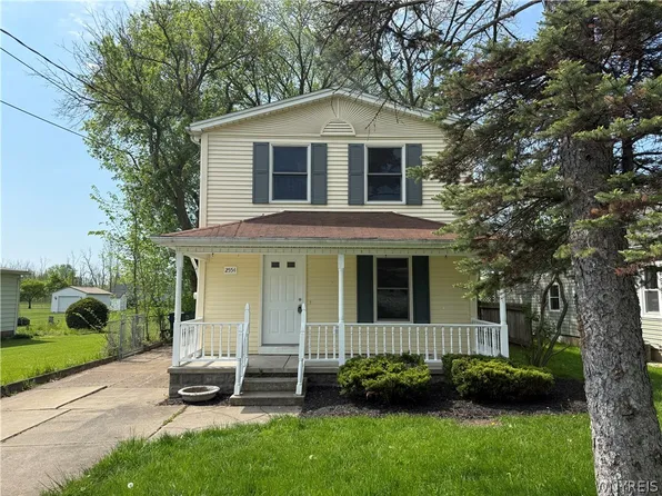 2554 Niagara Rd, Niagara Falls, NY 14304