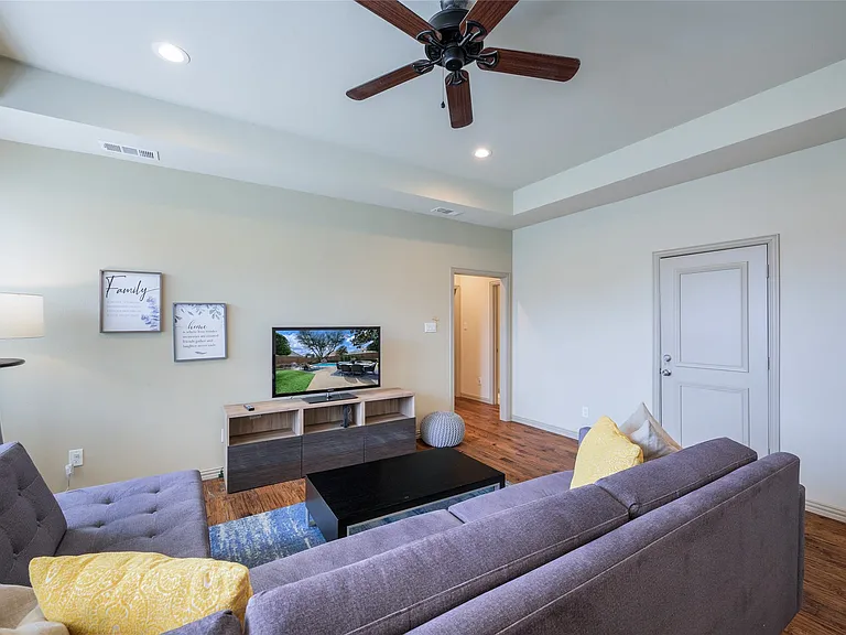 5624 Gillum Dr — Photo 26