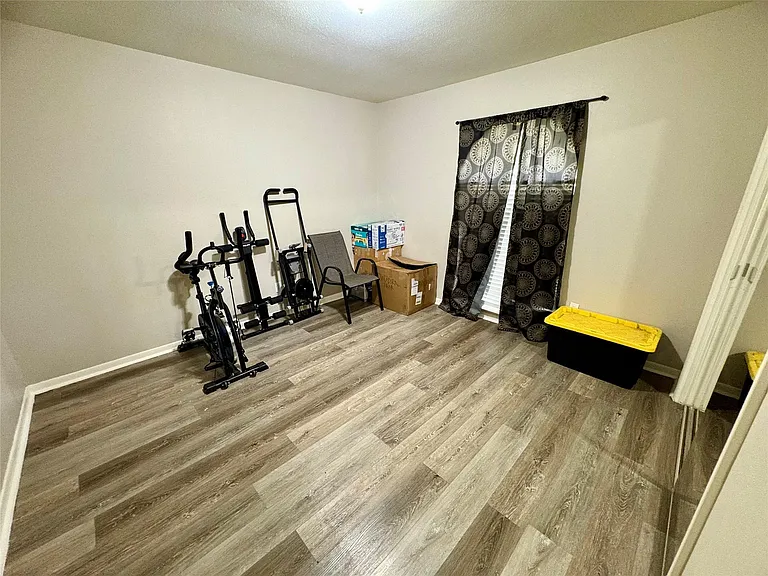 21802 Rotherham Dr — Photo 19