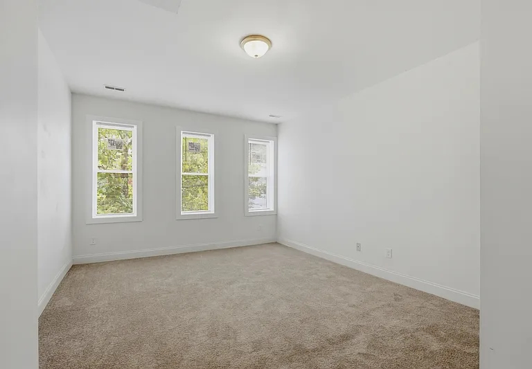 2546 W Baltimore St — Photo 9