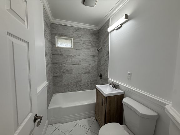 4th image of 19 Reeves St APT 1