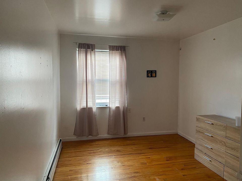 1st image of 4368 160th St Floor 1
