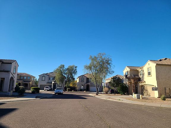 5th image of 2646 S 89th Dr