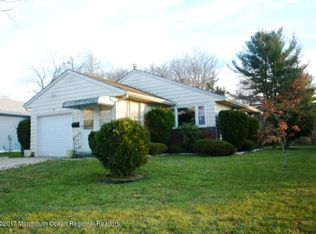 28 Sunflower Ln, Toms River, NJ