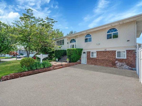 1 Mason Court, Levittown, NY 11756