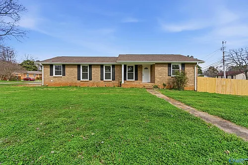 400 Harolds Dr NW Photo 1