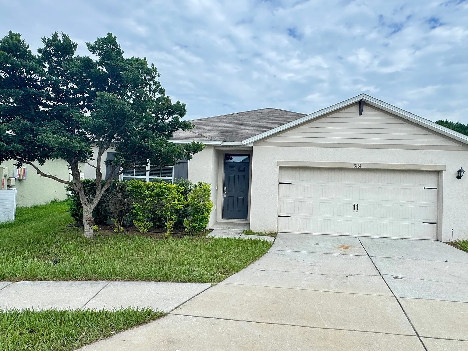 4 bed, 1828 sqft, $2,095 — Photo 1