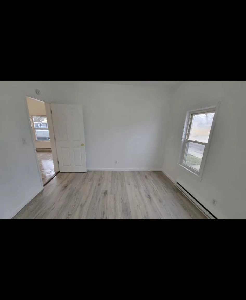 4 bed, 1575 sqft, $1,300 — Photo 1