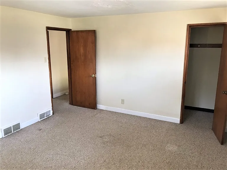 1163 Highland Ave — Photo 2