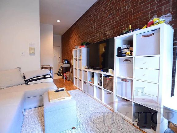4th image of 203 W 85th St #4D