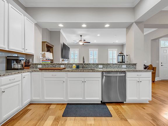 5th image of 7809 Monarch Dr