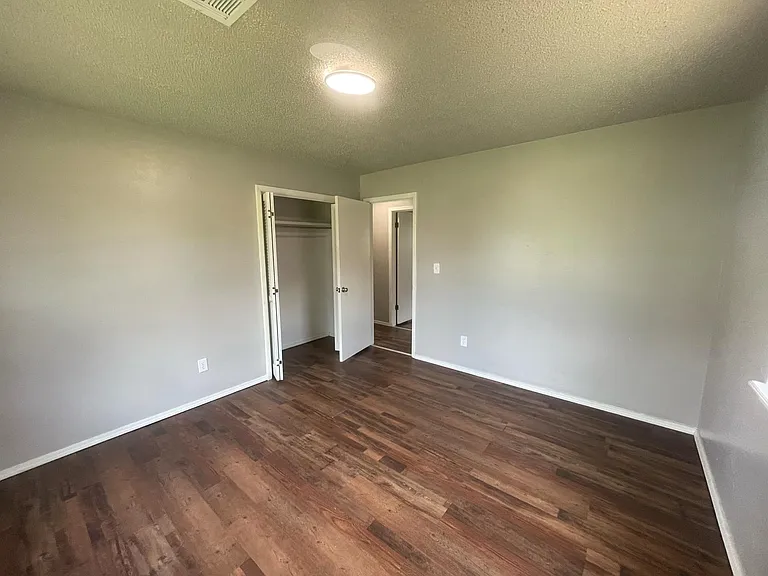 1252 S 27th Pl — Photo 21