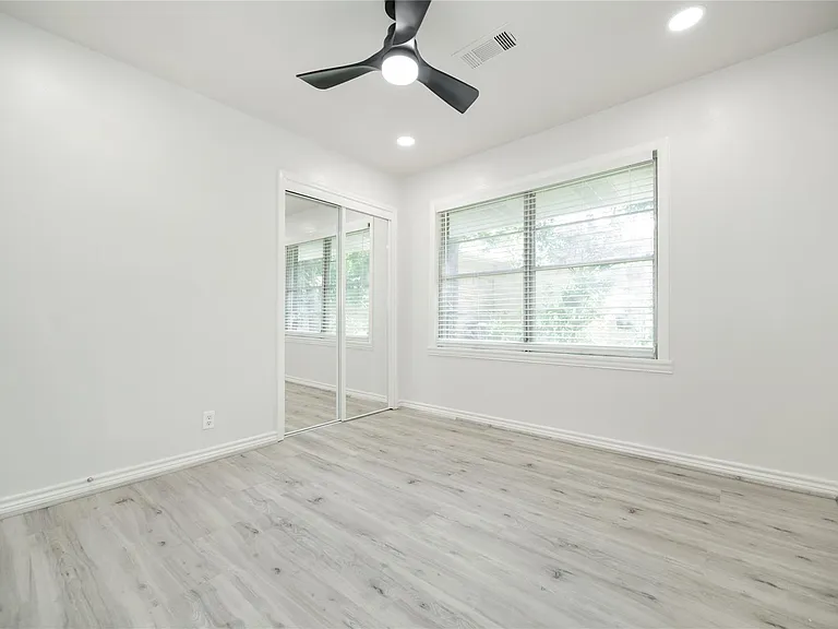 5027 Darnell St — Photo 12