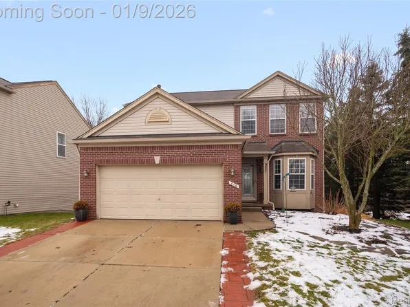 416 Otter Run Rd, Holly, MI 48442