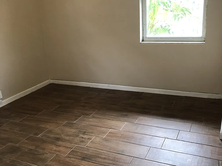 1162 Hampshire Ave — Photo 10