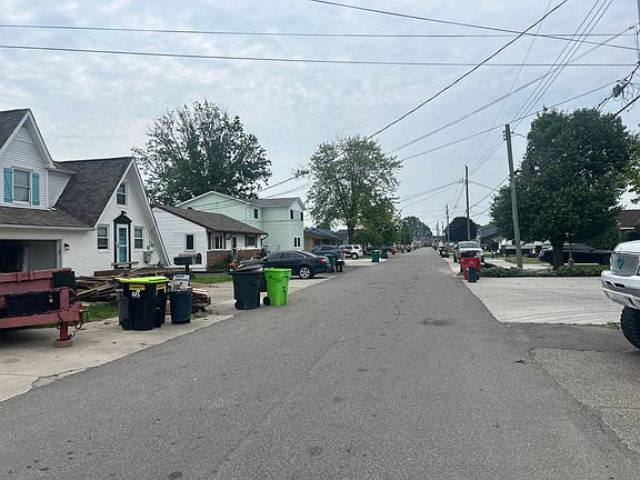 4th image of 46010 Edgewater Dr