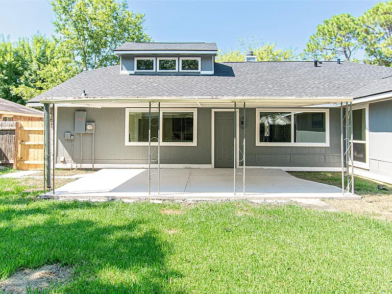 15707 Amapola Dr — Photo 35