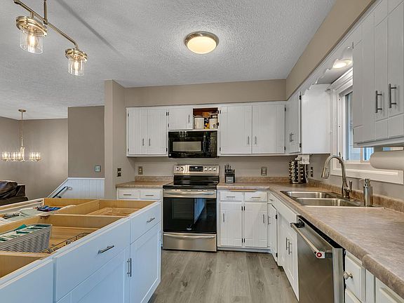 2nd image of 1729 Devon Rd