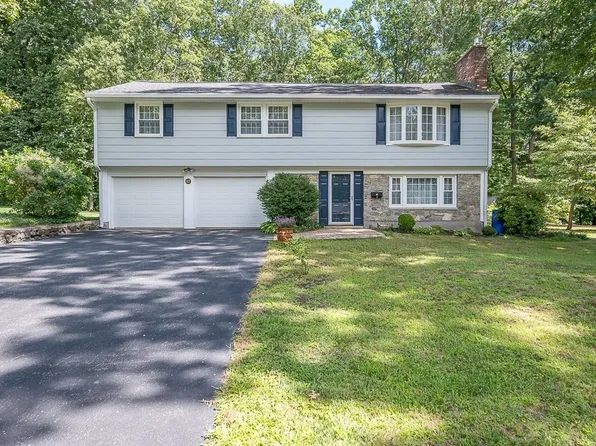 67 Angelica Dr, Framingham, MA 01701