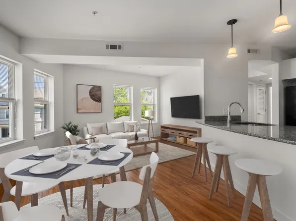 8 Dustin St #201, Brighton, MA 02135