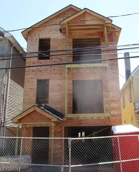1st image of 71 N 14Th St