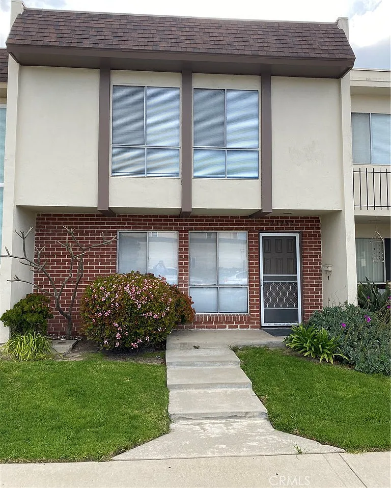 4 bed, 2.5 bath, 1418 sqft, $4,450 — Photo 1