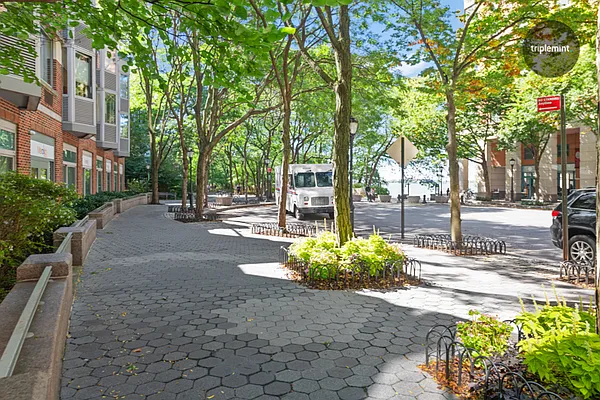 Sold by Triplemint | media 14