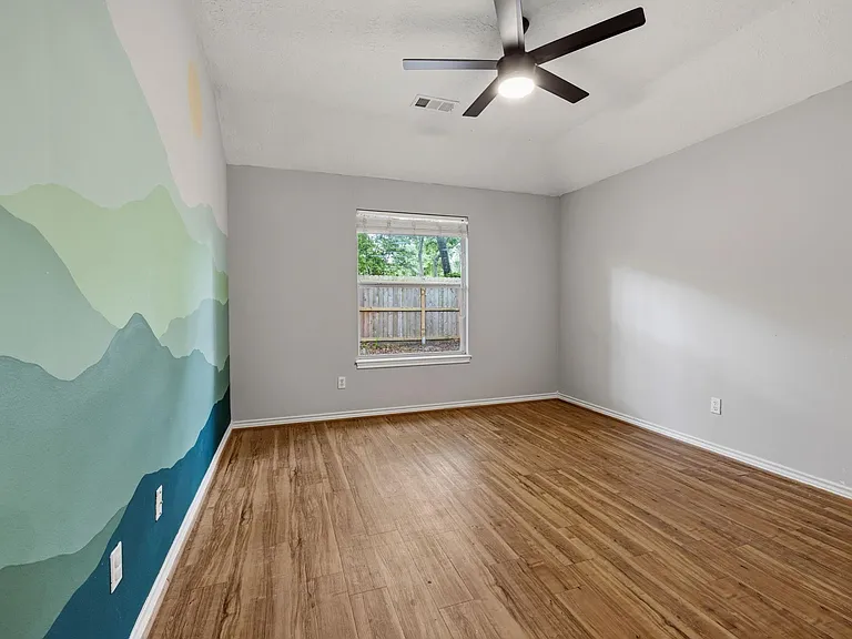 909 Katie Ln — Photo 33