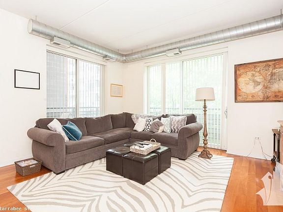 4th image of 873 N Larrabee St #811